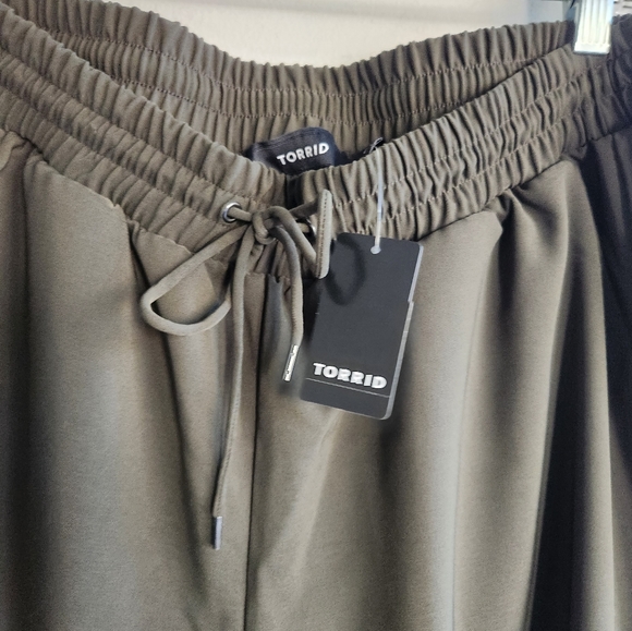 * *SOLD* * Torrid Olive Green Pull On Long Fancy Jogger Pants size 1 or 14/16 - Picture 5 of 8